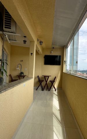 Casa à venda com 210m², 2 quartos e 2 vagas Casa à venda com 210m², 2 quartos e 2 vagasVaranda