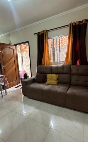 Casa à venda com 210m², 2 quartos e 2 vagas Casa à venda com 210m², 2 quartos e 2 vagasSala