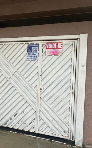 Casa à venda com 210m², 2 quartos e 2 vagas Casa à venda com 210m², 2 quartos e 2 vagasFachada