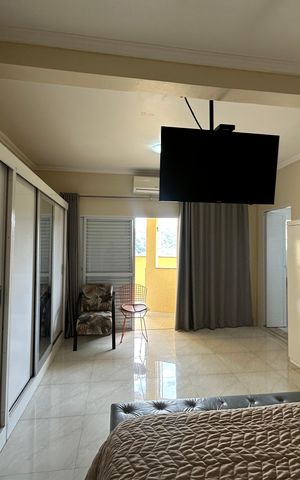 Casa à venda com 210m², 2 quartos e 2 vagas Casa à venda com 210m², 2 quartos e 2 vagasSuíte