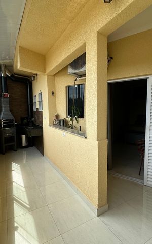 Casa à venda com 210m², 2 quartos e 2 vagas Casa à venda com 210m², 2 quartos e 2 vagasVaranda