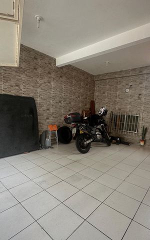 Casa à venda com 210m², 2 quartos e 2 vagas Casa à venda com 210m², 2 quartos e 2 vagasGaragem