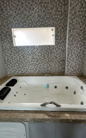 Casa à venda com 210m², 2 quartos e 2 vagas Casa à venda com 210m², 2 quartos e 2 vagasBanheiro da Suíte