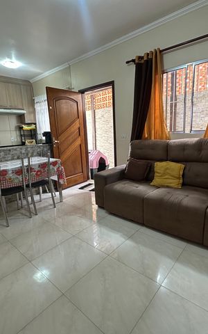 Casa à venda com 210m², 2 quartos e 2 vagas Casa à venda com 210m², 2 quartos e 2 vagasSala