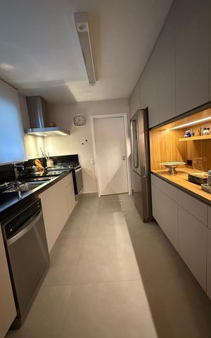 Apartamento à venda com 218m², 3 quartos e 2 vagas Apartamento à venda com 218m², 3 quartos e 2 vagasCozinha
