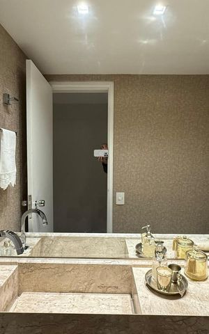 Apartamento à venda com 218m², 3 quartos e 2 vagas Apartamento à venda com 218m², 3 quartos e 2 vagasBanheiro