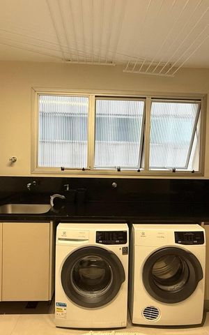 Apartamento à venda com 218m², 3 quartos e 2 vagas Apartamento à venda com 218m², 3 quartos e 2 vagasÁrea de serviço
