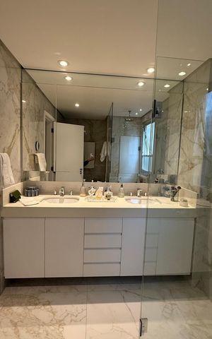 Apartamento à venda com 218m², 3 quartos e 2 vagas Apartamento à venda com 218m², 3 quartos e 2 vagasBanheiro