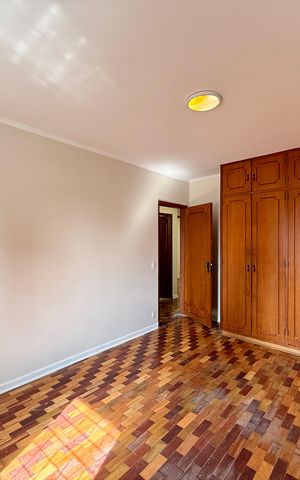 Casa à venda com 215m², 4 quartos e 3 vagas Casa à venda com 215m², 4 quartos e 3 vagasQuarto 3