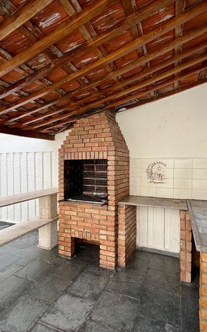 Casa à venda com 215m², 4 quartos e 3 vagas Casa à venda com 215m², 4 quartos e 3 vagasChurrasqueira