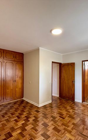 Casa à venda com 215m², 4 quartos e 3 vagas Casa à venda com 215m², 4 quartos e 3 vagasSuíte
