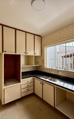 Casa à venda com 215m², 4 quartos e 3 vagas Casa à venda com 215m², 4 quartos e 3 vagasCozinha
