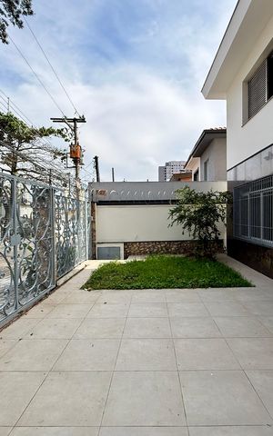 Casa à venda com 215m², 4 quartos e 3 vagas Casa à venda com 215m², 4 quartos e 3 vagasGaragem