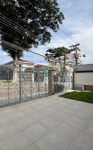 Casa à venda com 215m², 4 quartos e 3 vagas Casa à venda com 215m², 4 quartos e 3 vagasGaragem