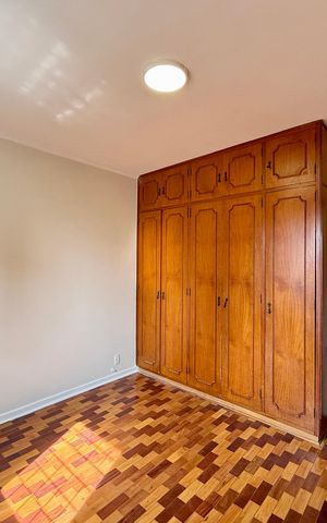 Casa à venda com 215m², 4 quartos e 3 vagas Casa à venda com 215m², 4 quartos e 3 vagasQuarto 4