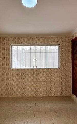 Casa à venda com 215m², 4 quartos e 3 vagas Casa à venda com 215m², 4 quartos e 3 vagasCopa