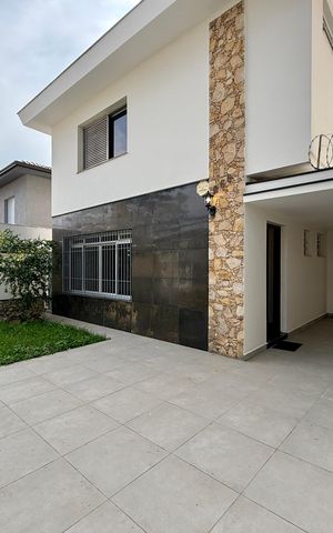 Casa à venda com 215m², 4 quartos e 3 vagas Casa à venda com 215m², 4 quartos e 3 vagasGaragem