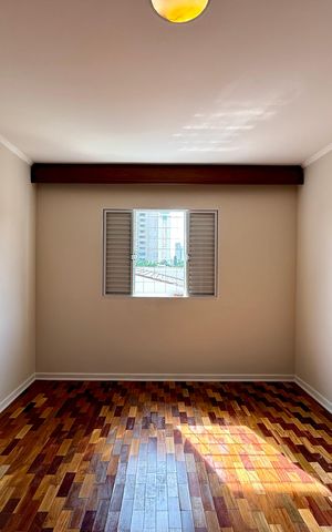 Casa à venda com 215m², 4 quartos e 3 vagas Casa à venda com 215m², 4 quartos e 3 vagasQuarto 3