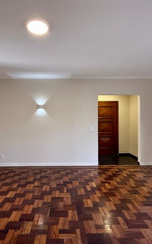 Casa à venda com 215m², 4 quartos e 3 vagas Casa à venda com 215m², 4 quartos e 3 vagasSala