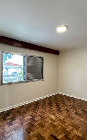 Casa à venda com 215m², 4 quartos e 3 vagas Casa à venda com 215m², 4 quartos e 3 vagasSuíte