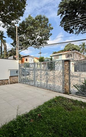 Casa à venda com 215m², 4 quartos e 3 vagas Casa à venda com 215m², 4 quartos e 3 vagasJardim