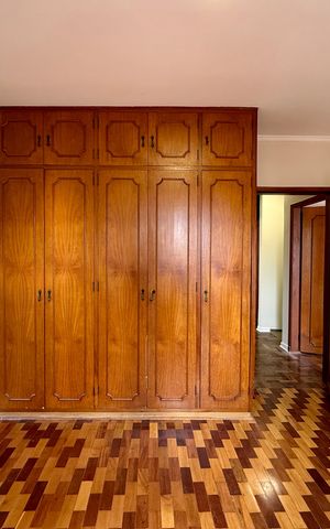 Casa à venda com 215m², 4 quartos e 3 vagas Casa à venda com 215m², 4 quartos e 3 vagasQuarto 4