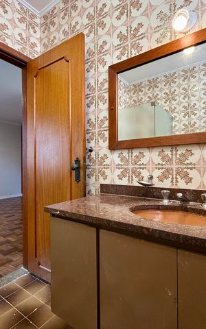 Casa à venda com 215m², 4 quartos e 3 vagas Casa à venda com 215m², 4 quartos e 3 vagasBanheiro Suíte
