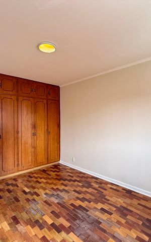 Casa à venda com 215m², 4 quartos e 3 vagas Casa à venda com 215m², 4 quartos e 3 vagasQuarto 3