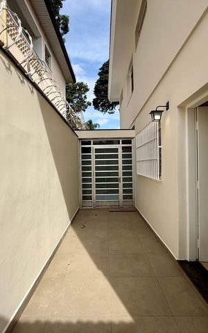Casa à venda com 215m², 4 quartos e 3 vagas Casa à venda com 215m², 4 quartos e 3 vagasQuintal