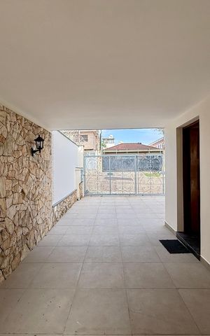 Casa à venda com 215m², 4 quartos e 3 vagas Casa à venda com 215m², 4 quartos e 3 vagasGaragem