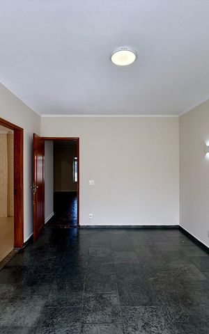 Casa à venda com 215m², 4 quartos e 3 vagas Casa à venda com 215m², 4 quartos e 3 vagasSala