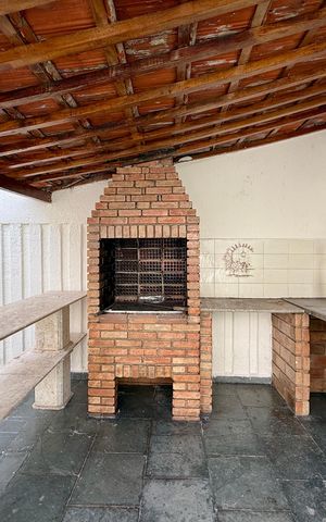 Casa à venda com 215m², 4 quartos e 3 vagas Casa à venda com 215m², 4 quartos e 3 vagasChurrasqueira