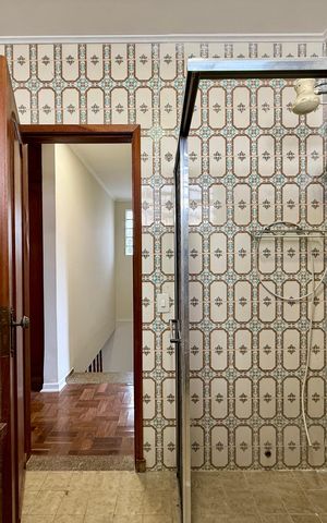 Casa à venda com 215m², 4 quartos e 3 vagas Casa à venda com 215m², 4 quartos e 3 vagasBanheiro Social
