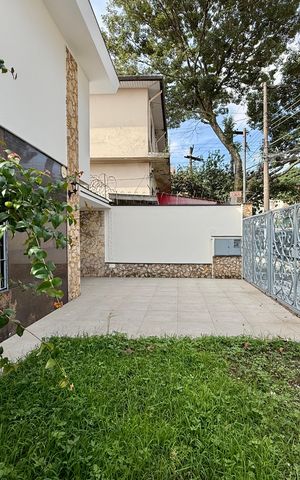 Casa à venda com 215m², 4 quartos e 3 vagas Casa à venda com 215m², 4 quartos e 3 vagasJardim