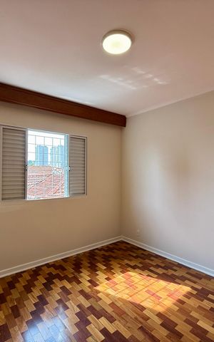 Casa à venda com 215m², 4 quartos e 3 vagas Casa à venda com 215m², 4 quartos e 3 vagasQuarto 4