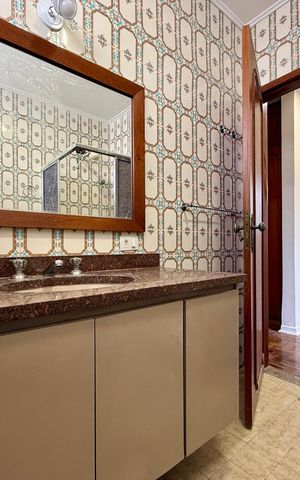 Casa à venda com 215m², 4 quartos e 3 vagas Casa à venda com 215m², 4 quartos e 3 vagasBanheiro Social