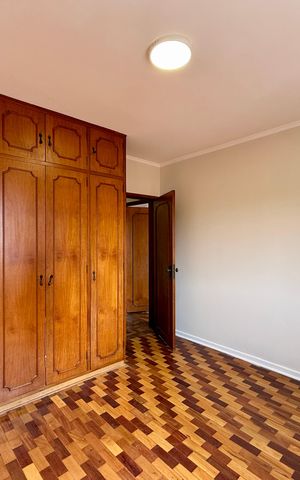 Casa à venda com 215m², 4 quartos e 3 vagas Casa à venda com 215m², 4 quartos e 3 vagasQuarto 4