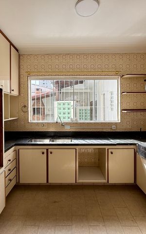 Casa à venda com 215m², 4 quartos e 3 vagas Casa à venda com 215m², 4 quartos e 3 vagasCozinha