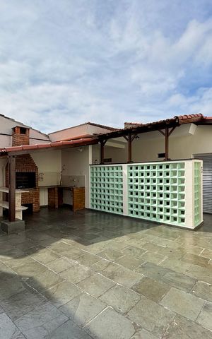 Casa à venda com 215m², 4 quartos e 3 vagas Casa à venda com 215m², 4 quartos e 3 vagasQuintal