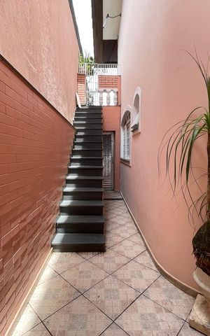 Casa à venda com 180m², 3 quartos e 3 vagas Casa à venda com 180m², 3 quartos e 3 vagasCorredor