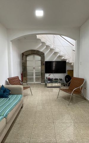 Casa à venda com 180m², 3 quartos e 3 vagas Casa à venda com 180m², 3 quartos e 3 vagasSala