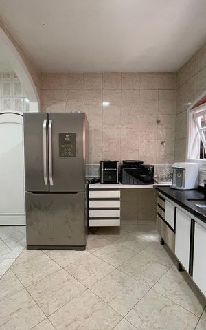 Casa à venda com 180m², 3 quartos e 3 vagas Casa à venda com 180m², 3 quartos e 3 vagasCozinha
