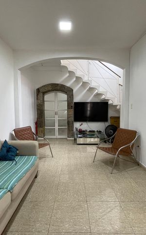 Casa à venda com 180m², 3 quartos e 3 vagas Casa à venda com 180m², 3 quartos e 3 vagasSala