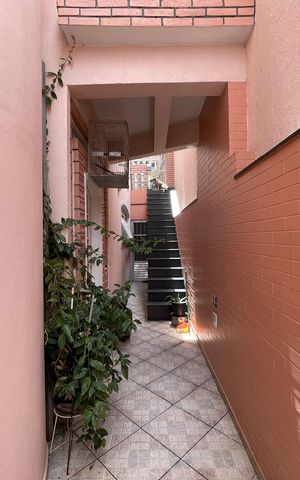 Casa à venda com 180m², 3 quartos e 3 vagas Casa à venda com 180m², 3 quartos e 3 vagasCorredor