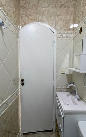 Casa à venda com 180m², 3 quartos e 3 vagas Casa à venda com 180m², 3 quartos e 3 vagasBanheiro 2
