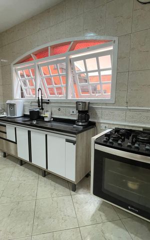 Casa à venda com 180m², 3 quartos e 3 vagas Casa à venda com 180m², 3 quartos e 3 vagasCozinha