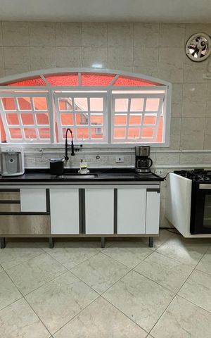 Casa à venda com 180m², 3 quartos e 3 vagas Casa à venda com 180m², 3 quartos e 3 vagasCozinha