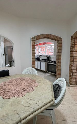 Casa à venda com 180m², 3 quartos e 3 vagas Casa à venda com 180m², 3 quartos e 3 vagasCozinha