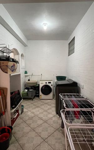 Casa à venda com 180m², 3 quartos e 3 vagas Casa à venda com 180m², 3 quartos e 3 vagasÁrea de Serviço
