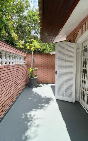 Casa à venda com 180m², 3 quartos e 3 vagas Casa à venda com 180m², 3 quartos e 3 vagasVaranda do Quarto 3